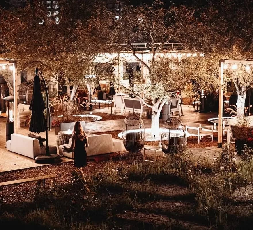 Tavern on the Island